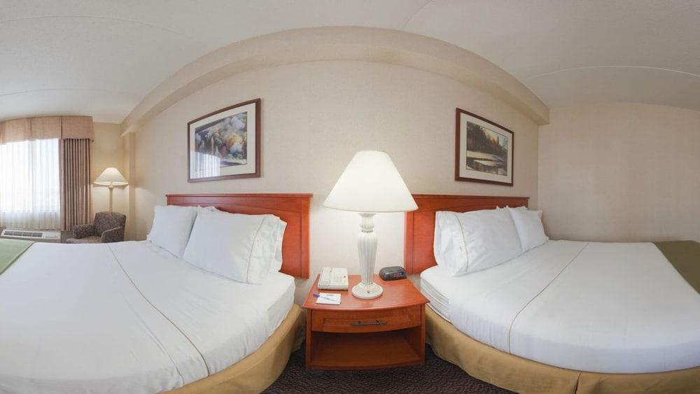 Holiday Inn Express Hotel & Suites Coralville By Ihg Extérieur photo