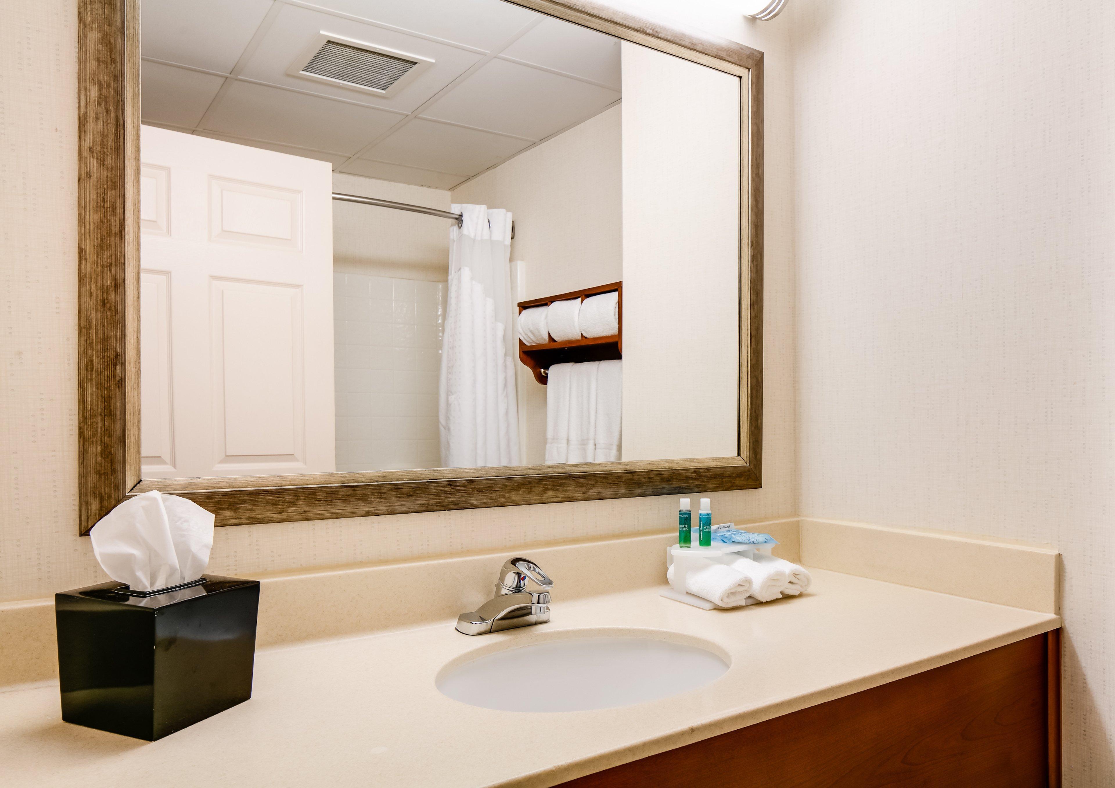 Holiday Inn Express Hotel & Suites Coralville By Ihg Extérieur photo