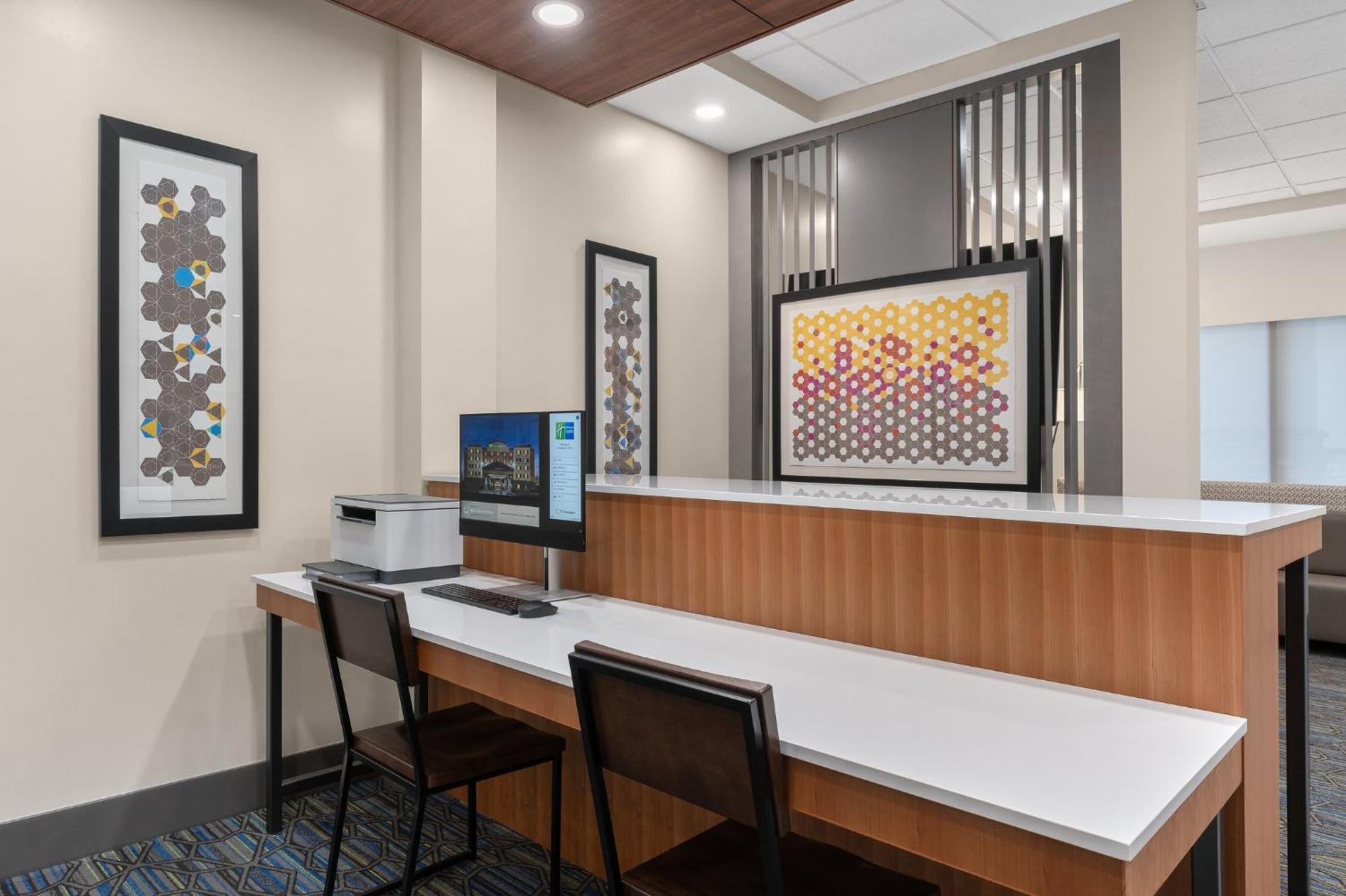 Holiday Inn Express Hotel & Suites Coralville By Ihg Extérieur photo