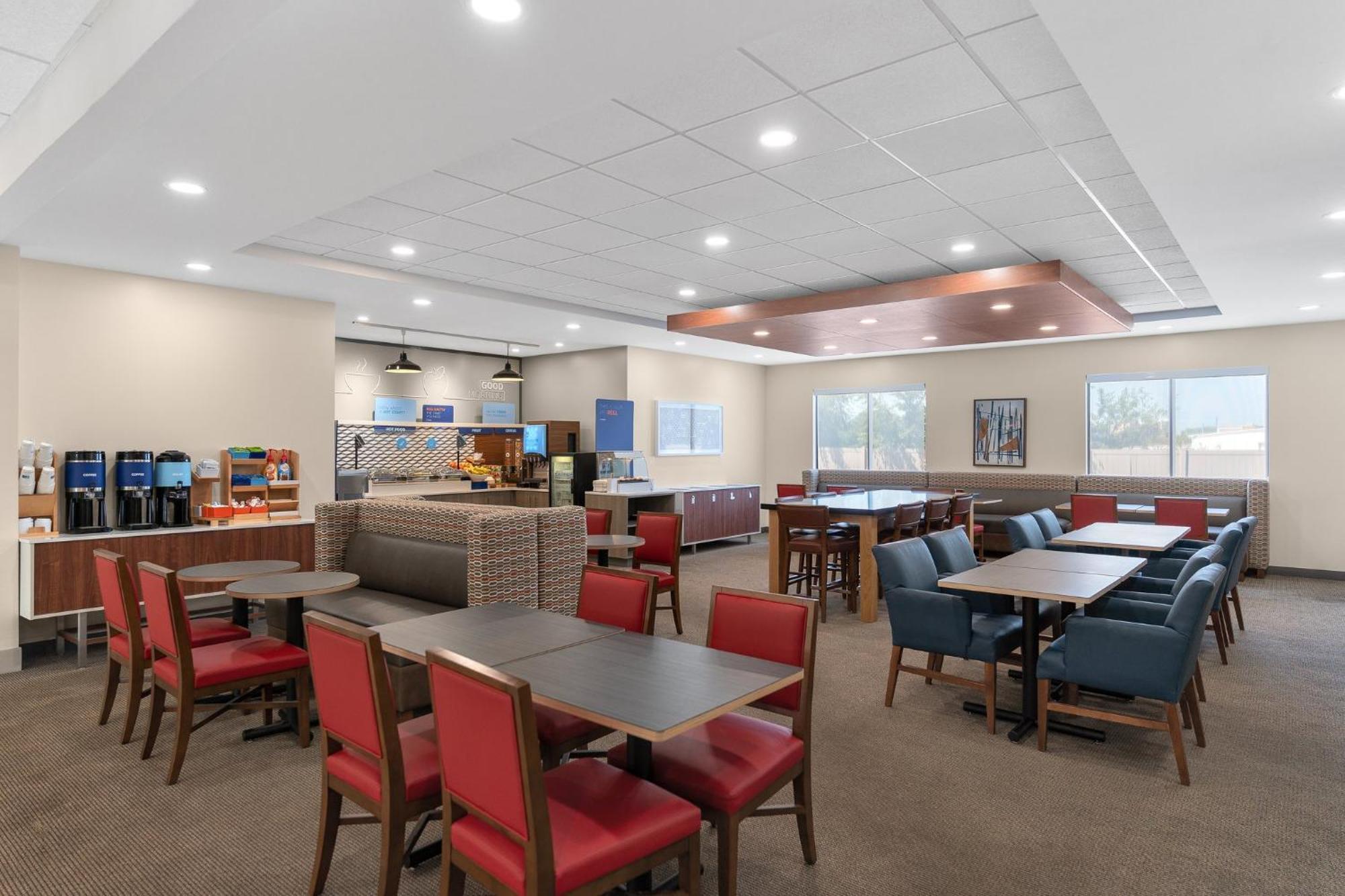 Holiday Inn Express Hotel & Suites Coralville By Ihg Extérieur photo
