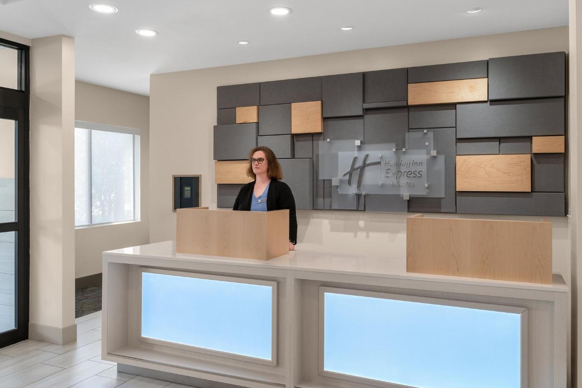 Holiday Inn Express Hotel & Suites Coralville By Ihg Extérieur photo