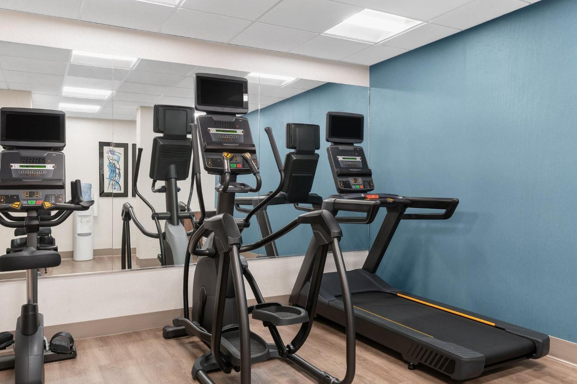 Holiday Inn Express Hotel & Suites Coralville By Ihg Extérieur photo