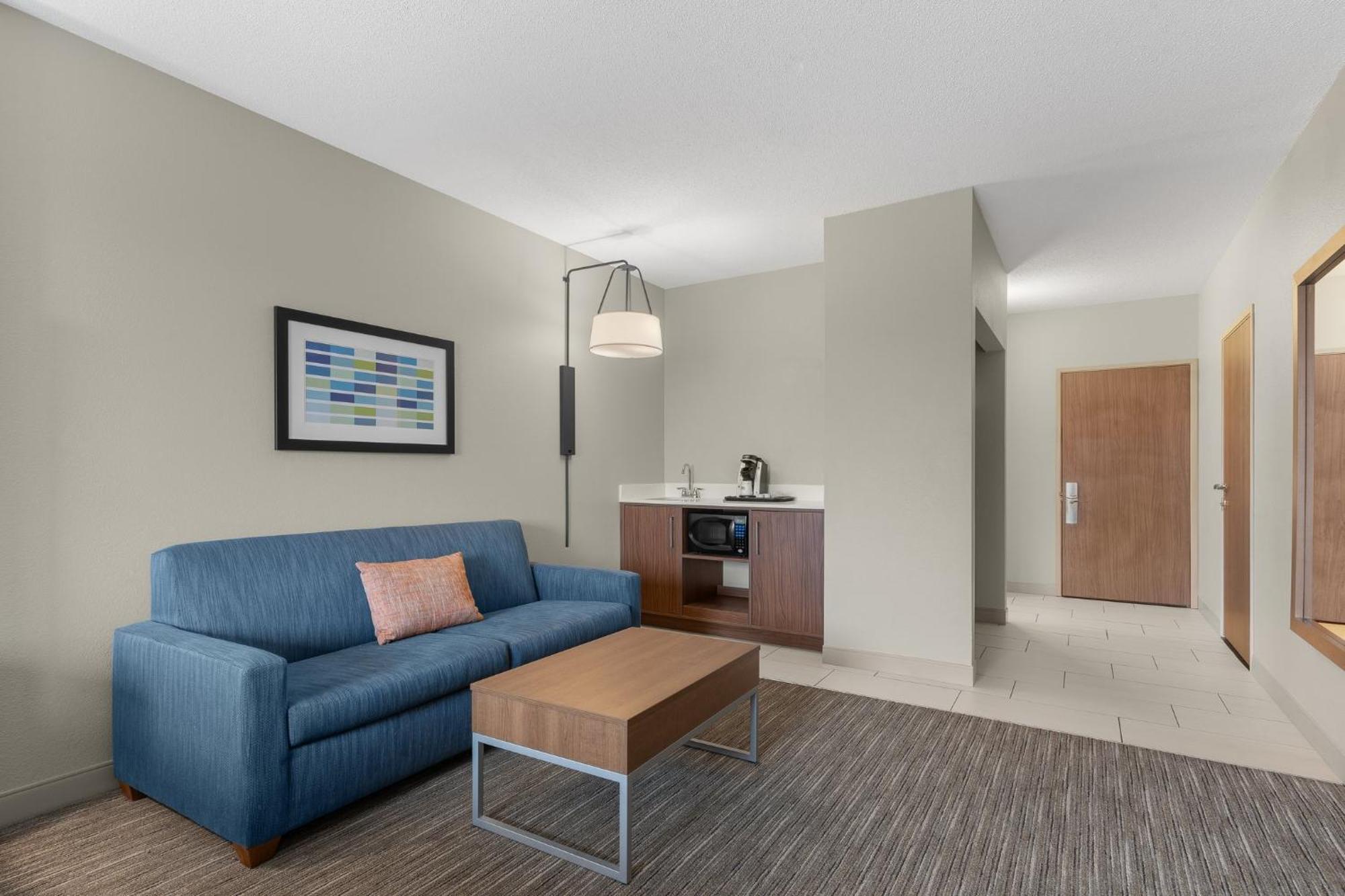 Holiday Inn Express Hotel & Suites Coralville By Ihg Extérieur photo