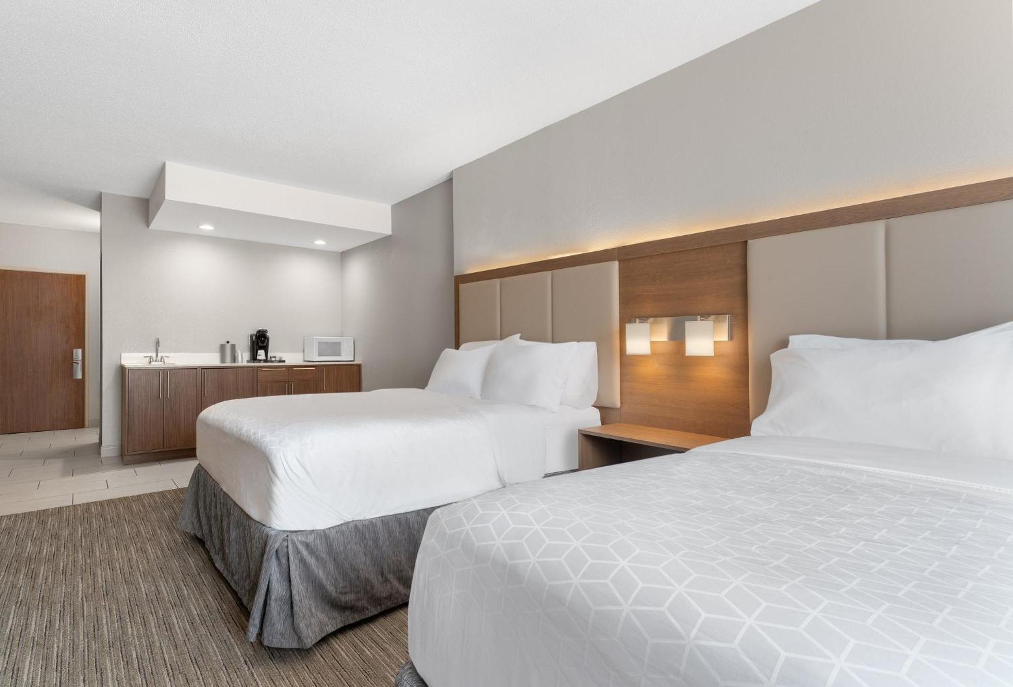 Holiday Inn Express Hotel & Suites Coralville By Ihg Extérieur photo