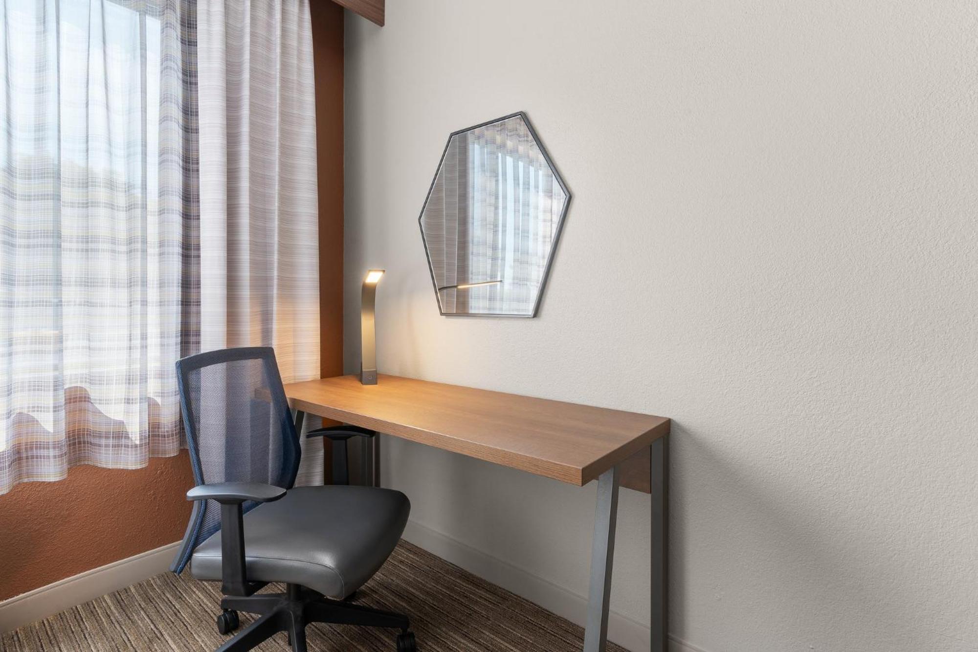 Holiday Inn Express Hotel & Suites Coralville By Ihg Extérieur photo