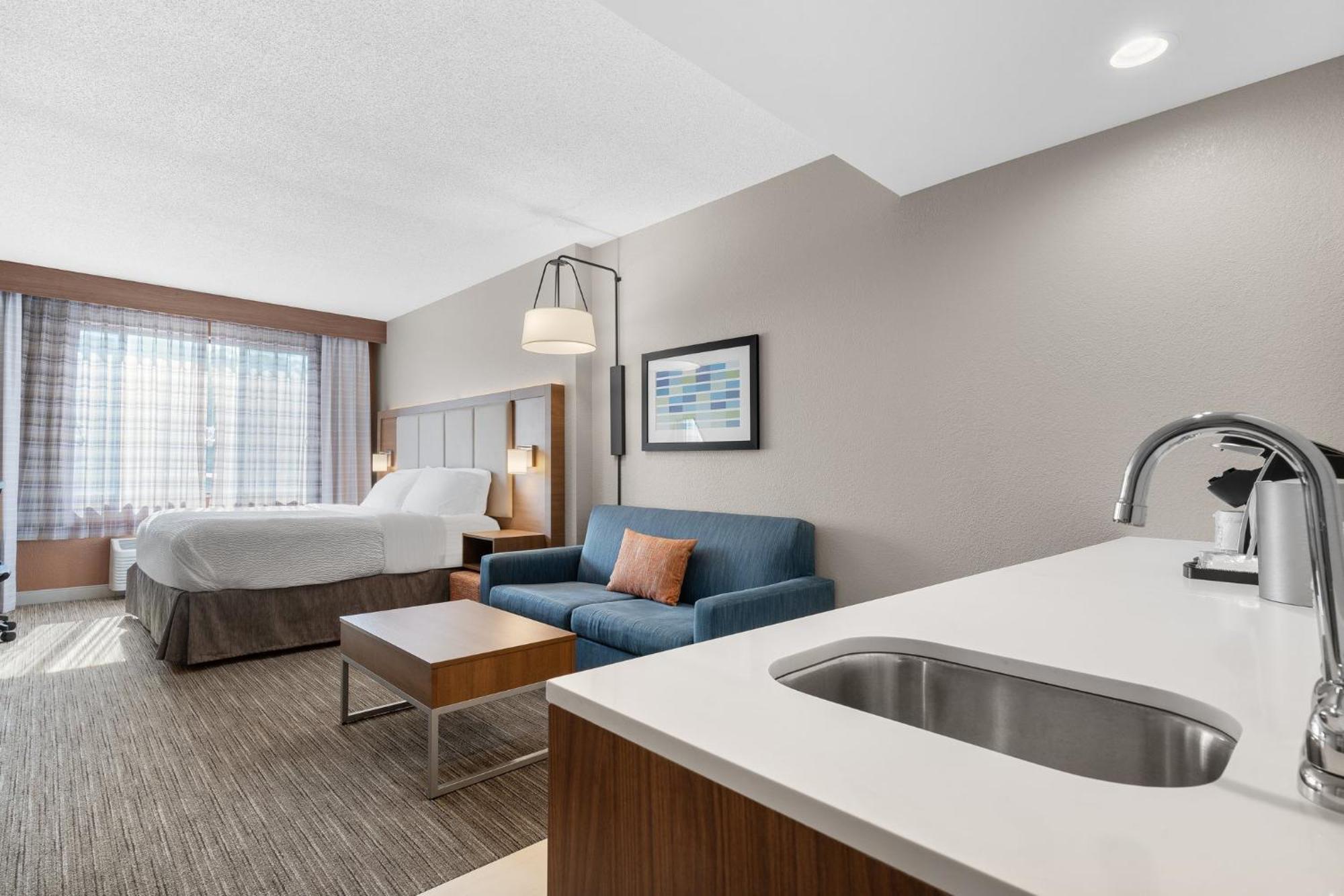 Holiday Inn Express Hotel & Suites Coralville By Ihg Extérieur photo