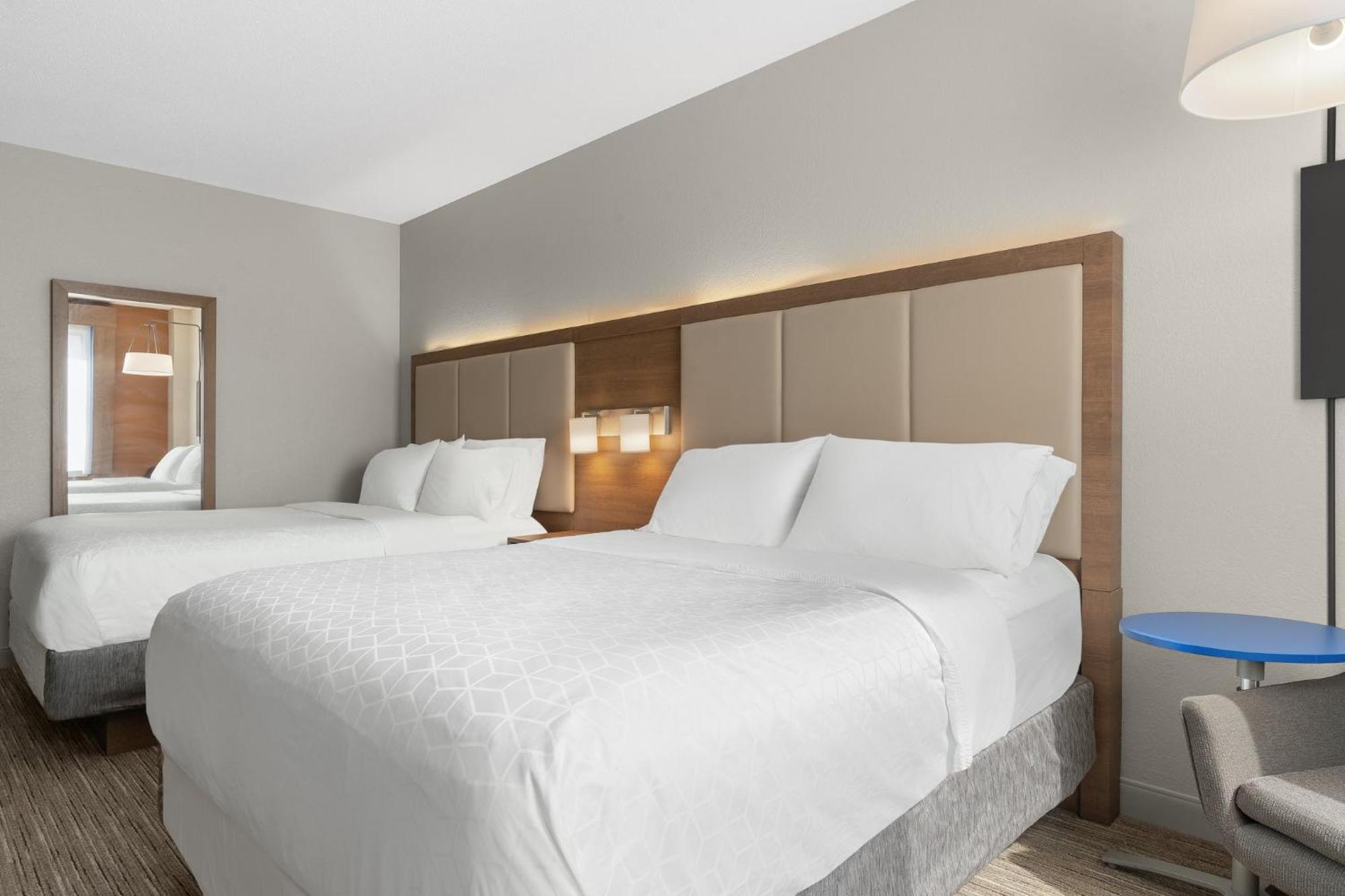 Holiday Inn Express Hotel & Suites Coralville By Ihg Extérieur photo